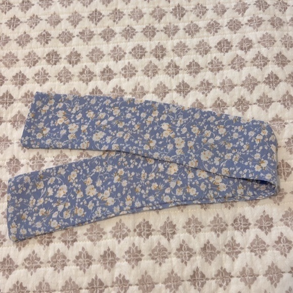 NWT Windsor Ditsy Floral Smocked Mini
Skirt Medium & Tube Top Small Light Blue - Picture 13 of 13